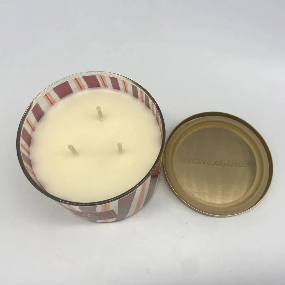 BATH & BODY WORKS WHITE BARN 'TIS THE SEASON SCENTED 3 WICK CANDLE 14.5oz - Picture 2 of 3